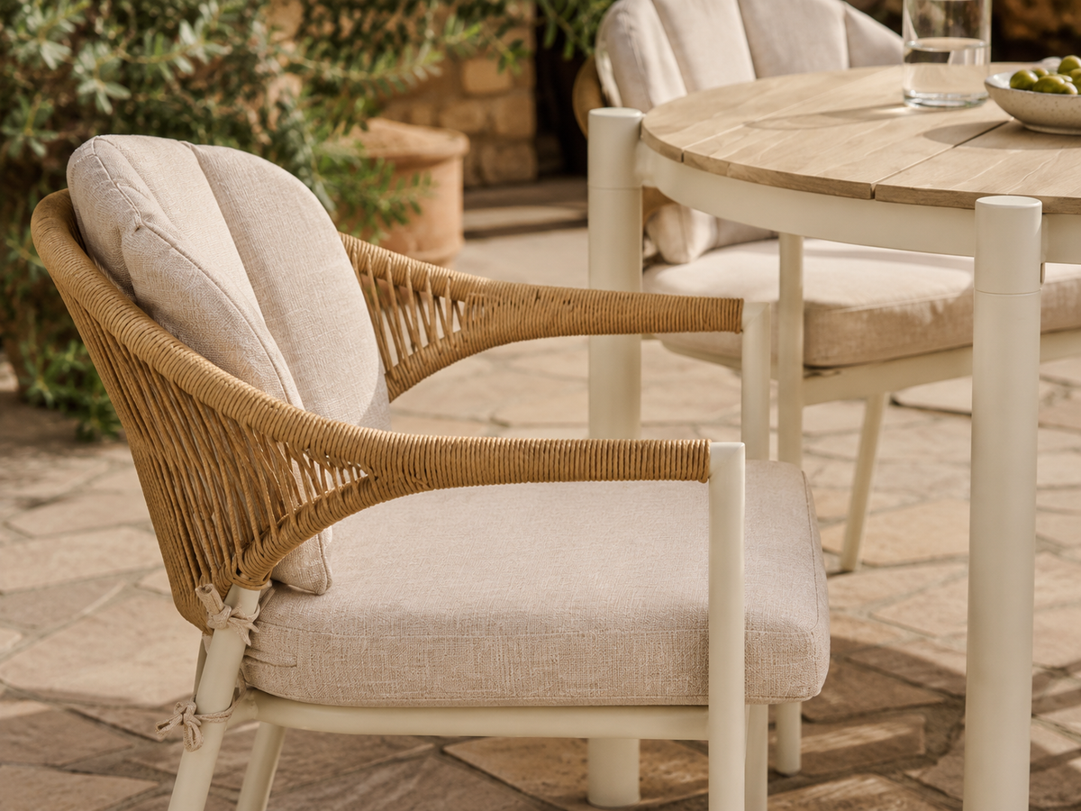 Abela Garten-Essgruppe – 5-teilig | Runder Tisch + 4 Stühle | Sand / Natur