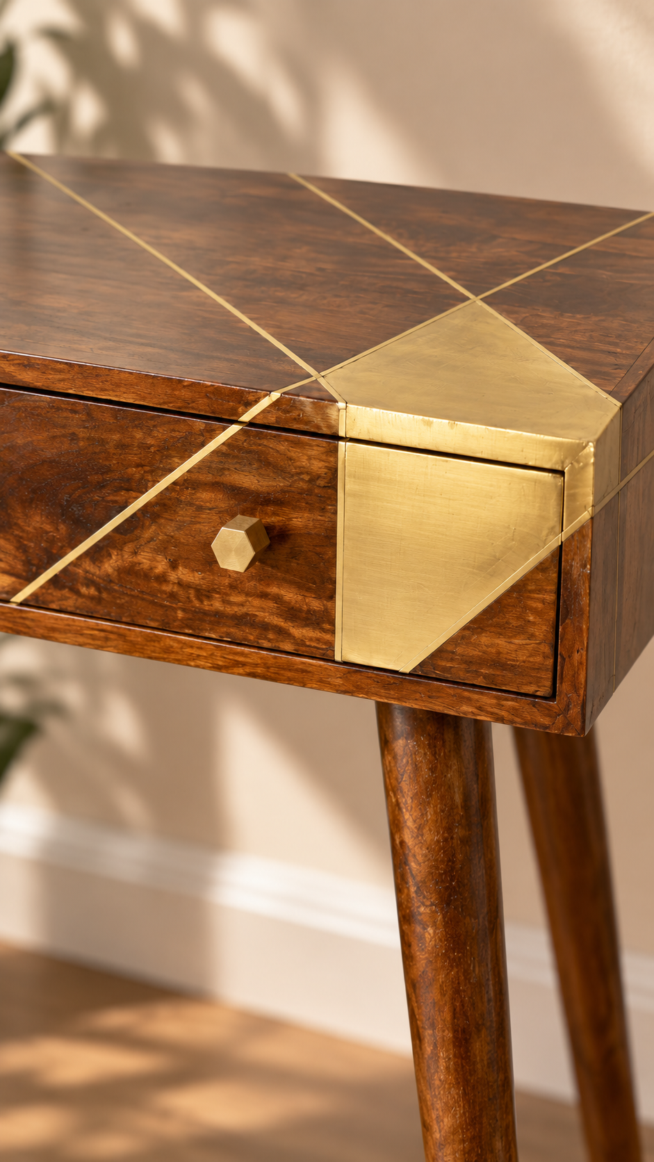 Gold Geo Chestnut Konsolentisch - 100% Massiv Mangoholz & Messing
