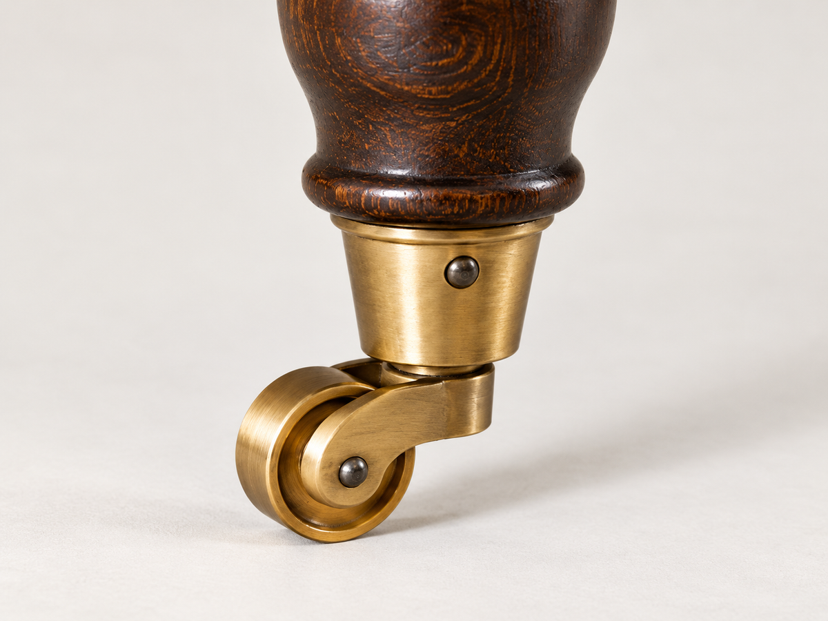 Runder Buffalo-Leder Ottoman mit Rollenfüßen – Braun
