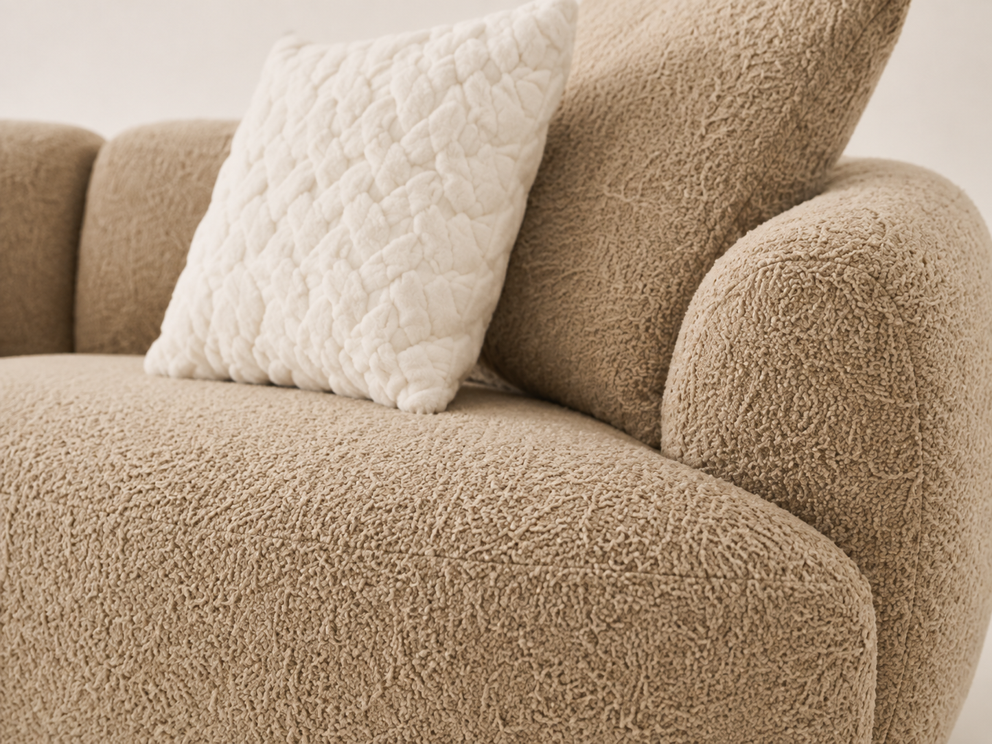 DALI Sofa Hellbraun – 4 Kissen – modernes Lounge Sofa