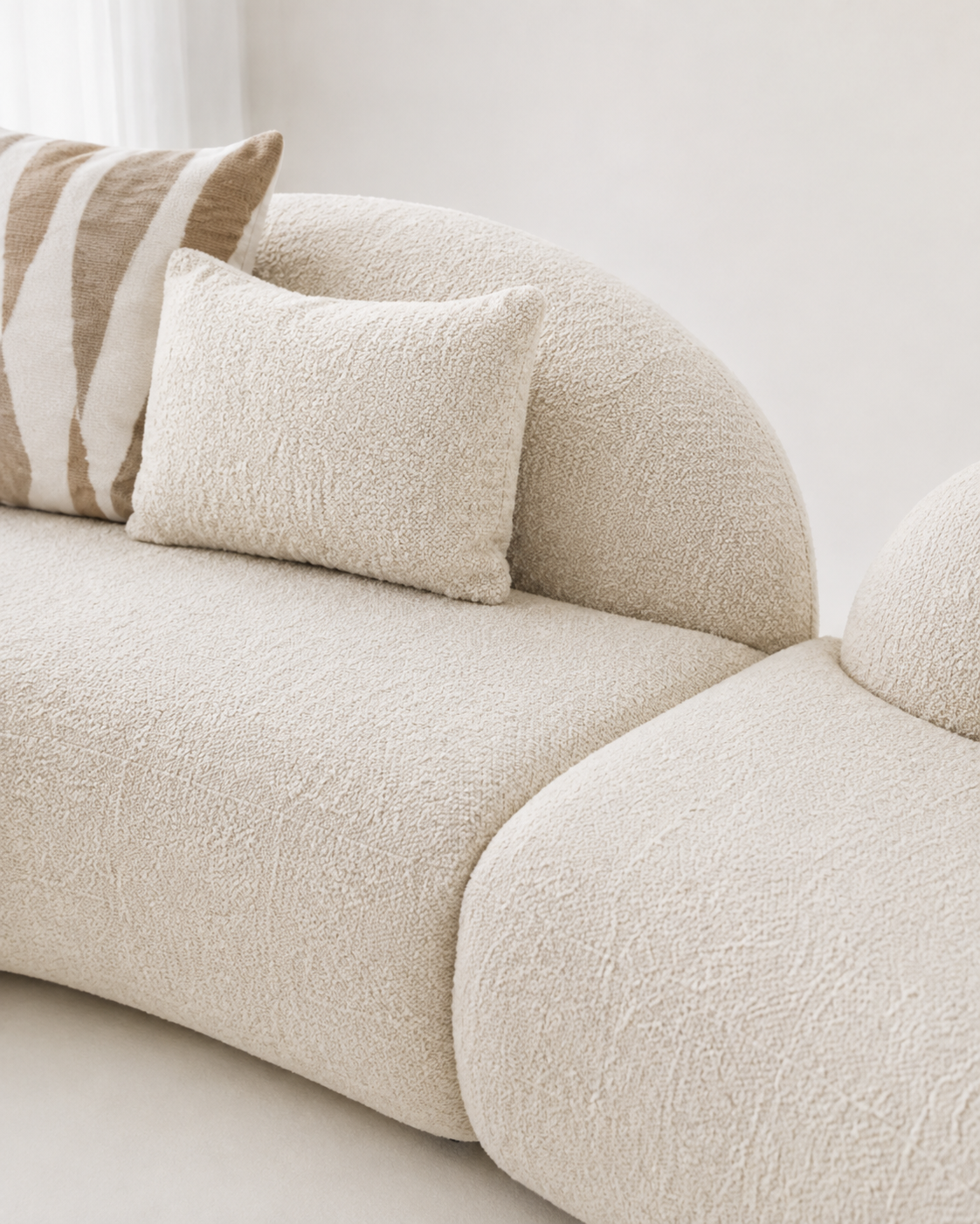 AMOL Sofa Sand – 3 Kissen – modernes Lounge Sof